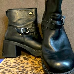 Harley Davidson moto boots like new condition, shiny and comfortable